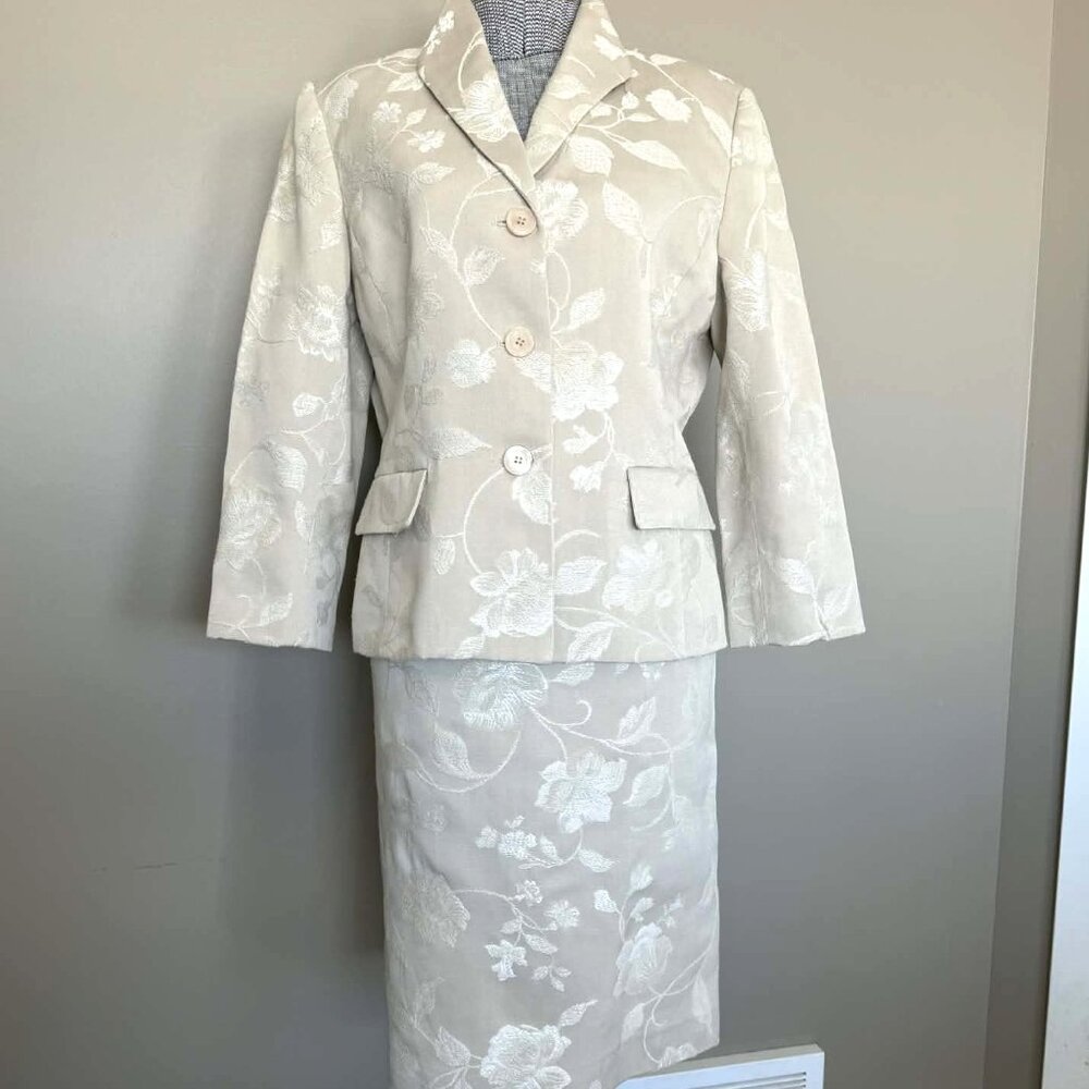Kasper skirt suit, size 10 Petite, beige & ivory
